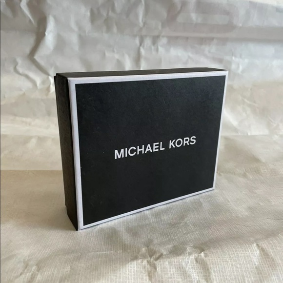 Michael Kors Wallet - Picture 4 of 4